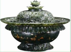 清乾隆鏤空碧玉香薰 清乾隆鏤空碧玉香薰