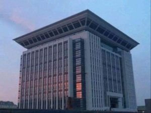 河南財經政法大學