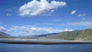 雅礱桑日 雅礱桑日