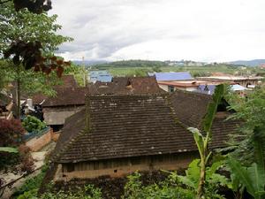 曼棟龍村-村寨一角