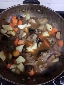 首烏燉排骨 首烏燉排骨