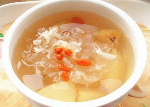 雪梨燉冰糖 雪梨燉冰糖