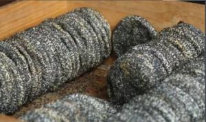 製作靈山芝麻餅黑芝麻必不可少