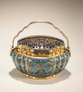 清乾隆內填琺瑯海棠式盒 清乾隆內填琺瑯海棠式盒