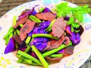 牛柳炒紫椰菜 牛柳炒紫椰菜