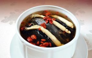 滋陰補血—八寶烏雞