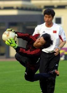 魚躍撲球 魚躍撲球