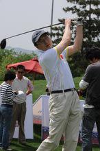 孫正平打高爾夫