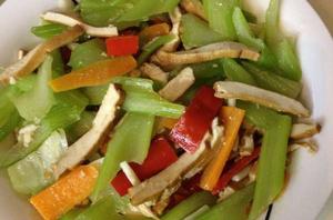 芹菜青椒炒豆乾 芹菜青椒炒豆乾