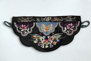 民國苗族鳳穿牡丹腰包詳細信息