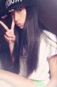 長髮及腰體 長髮及腰體