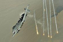 A-10釋放紅外誘餌彈