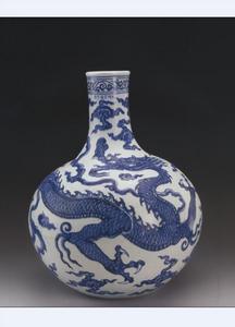 明宣德款青花雲龍紋天球瓶 明宣德款青花雲龍紋天球瓶