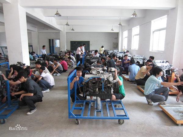 強硬的設備，優秀的師資，鑽研的學生