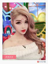 殷琦活動時在後台的自拍