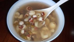 蓮子芡實豬肉湯 蓮子芡實豬肉湯