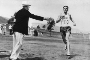 1932年洛杉磯奧運會，瑞典選手在現代五項運動的越野跑比賽中