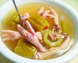 苦瓜黃豆煲雞腳 苦瓜黃豆煲雞腳
