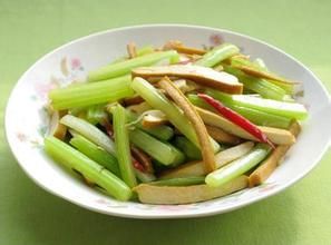 炒西芹豆腐乾 炒西芹豆腐乾