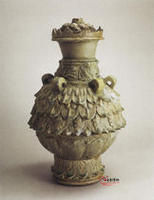 北朝青瓷浮雕蓮花紋六系蓋尊 北朝青瓷浮雕蓮花紋六系蓋尊