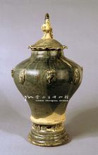 藍釉貼塑人物帶座罐 藍釉貼塑人物帶座罐