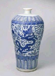 明萬曆青花龍穿花紋梅瓶 明萬曆青花龍穿花紋梅瓶