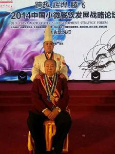 與徒弟謝跟黨合影