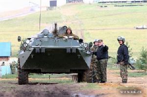 BTR-80型8×8輪式裝甲人員輸送車