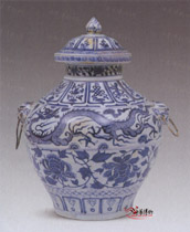 元青花雲龍紋獸耳蓋罐 元青花雲龍紋獸耳蓋罐