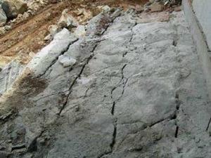 靜態膨脹劑破碎岩石 靜態膨脹劑破碎岩石