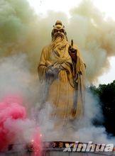 世界最大老子銅像
