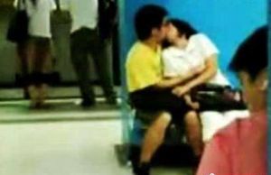 港鐵月台親熱事件 港鐵月台親熱事件