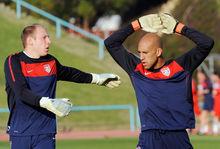 布拉德&middot;古贊和蒂姆&middot;霍華德在美國國家隊