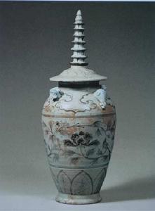 青花牡丹紋塔式蓋瓶