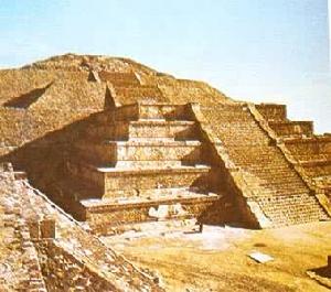 阿茲特克金字塔