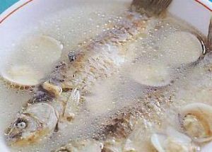 氽鯽魚湯 氽鯽魚湯
