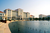 哈德斯菲爾德大學