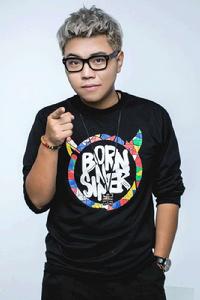 張卓含威 張卓含威