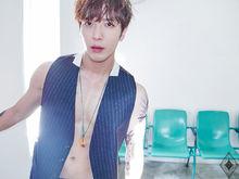 主唱兼吉他手鍵盤手鄭容和