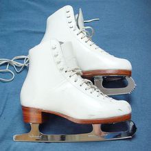 花樣滑凍的冰鞋和冰刀