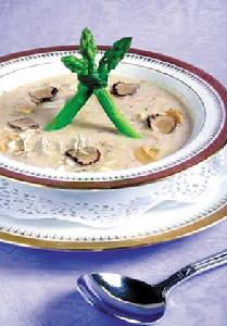 清新蘆筍燴制西式湯菜 清新蘆筍燴制西式湯菜