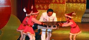 2004新春音樂會上吳軍上演木琴