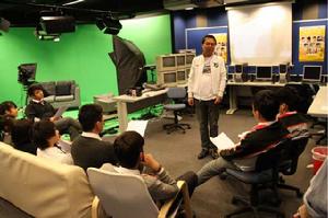 李力持導演給學生講述學業界電影