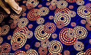很多賭場的地毯都採用輪式圖案樣式。克里斯認為，這些圖案是為了可以提醒賭客們要時刻把握機會。