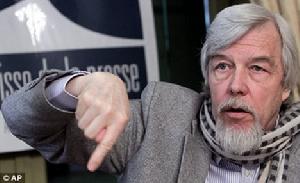 歐洲核子研究中心總負責人，教授霍耶爾解釋他們如何在今年增加質子對撞總能。