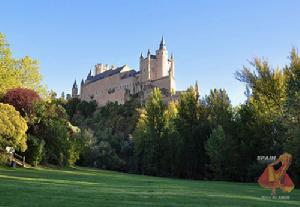 驀然回首，城堡正在高處，有點童話的樣子