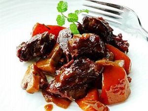 紅酒燴牛肉 紅酒燴牛肉