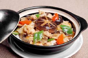 香菇滑雞煲仔飯 香菇滑雞煲仔飯