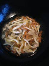 袖珍菇豆腐肉丸湯