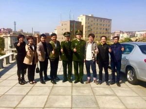 劇組人員與東埔邊防派出所人員合影